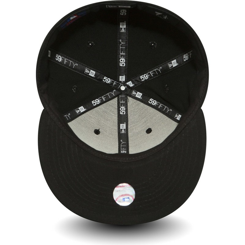 casquette-plate-noire-ajustee-59fifty-black-on-black-new-york-yankees-mlb-new-era